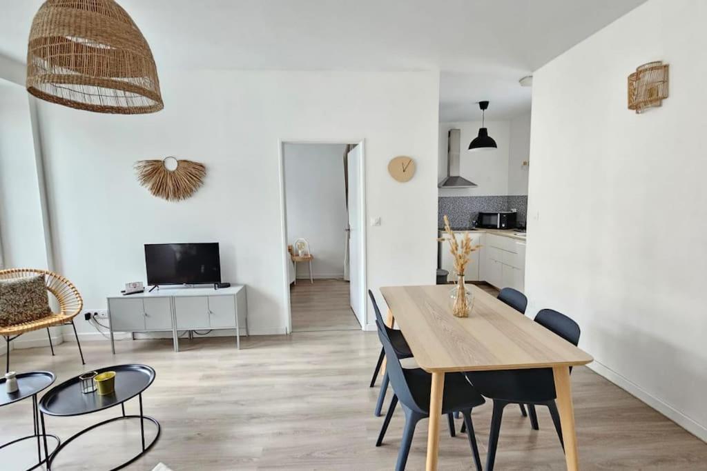 Superbe Appartement 2 Chambres Au Coeur De 波城 外观 照片
